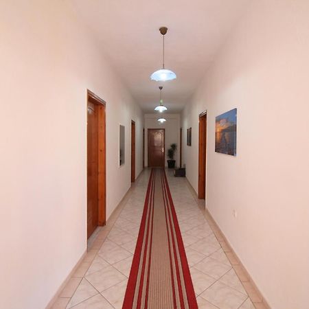סרנדה Hotel Ceka מראה חיצוני תמונה