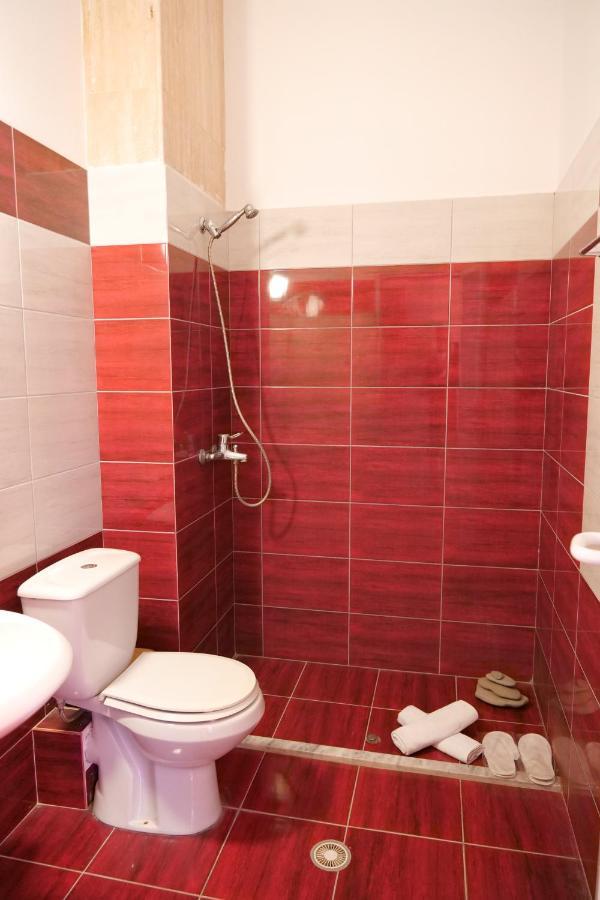 סרנדה Hotel Ceka מראה חיצוני תמונה