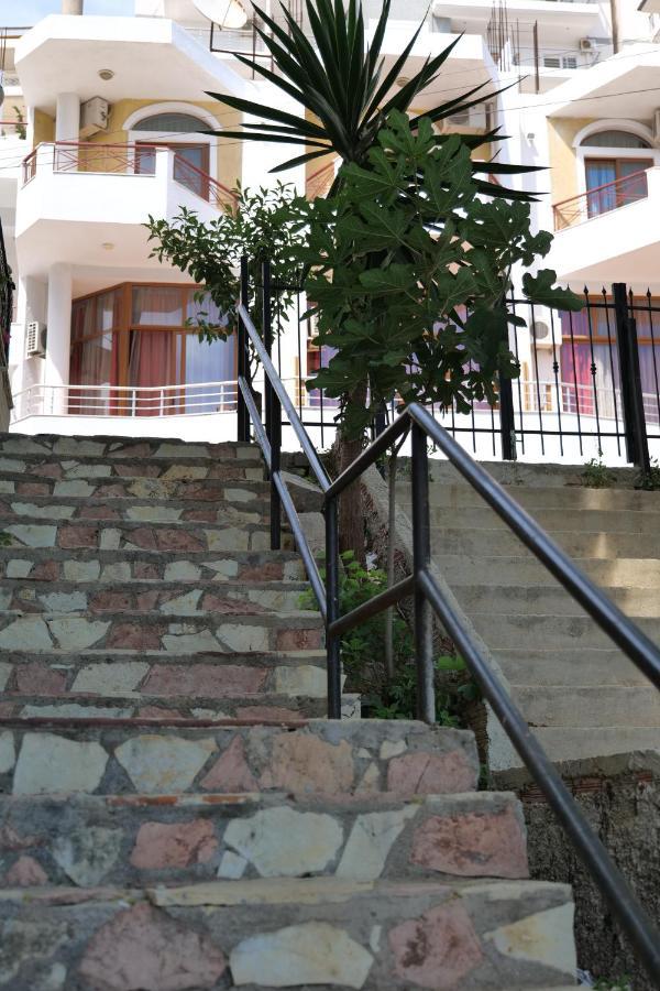 סרנדה Hotel Ceka מראה חיצוני תמונה