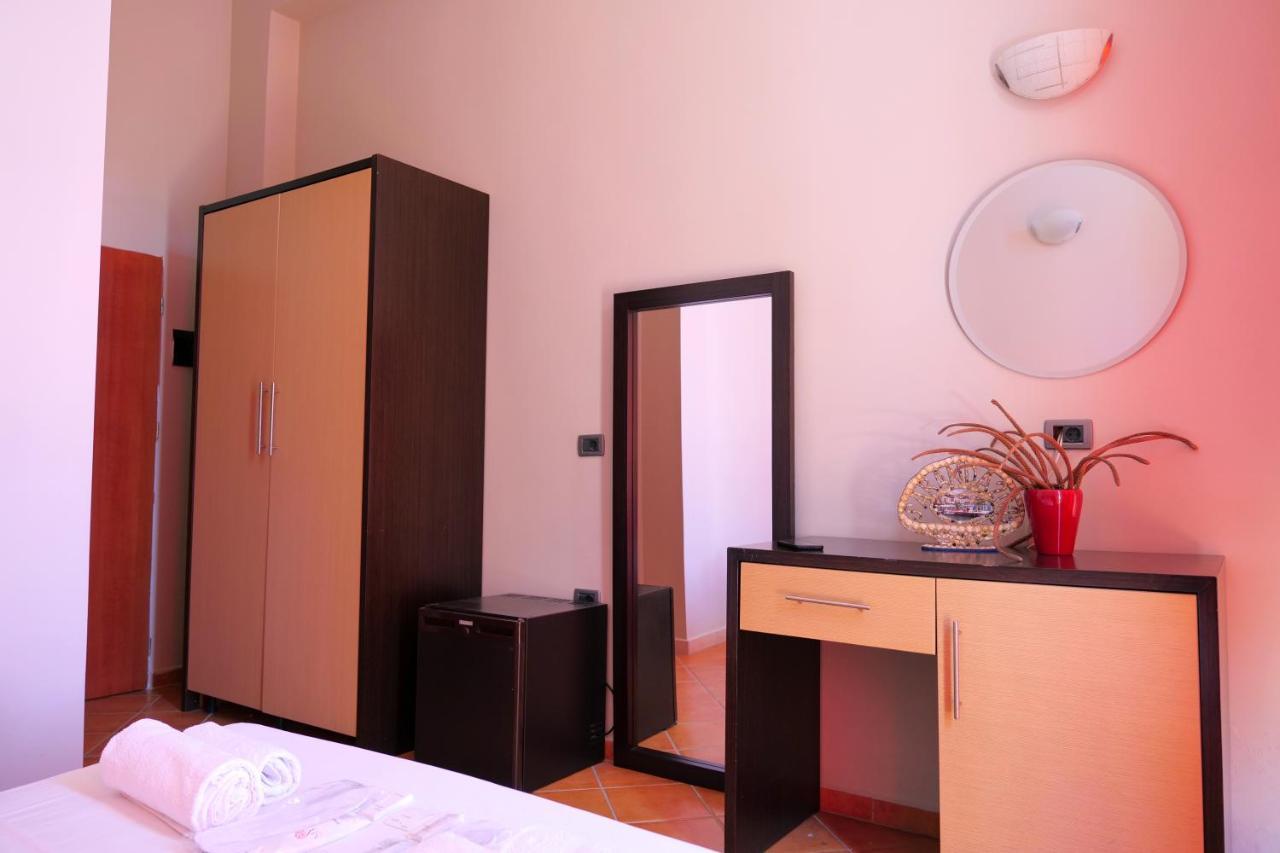 סרנדה Hotel Ceka מראה חיצוני תמונה