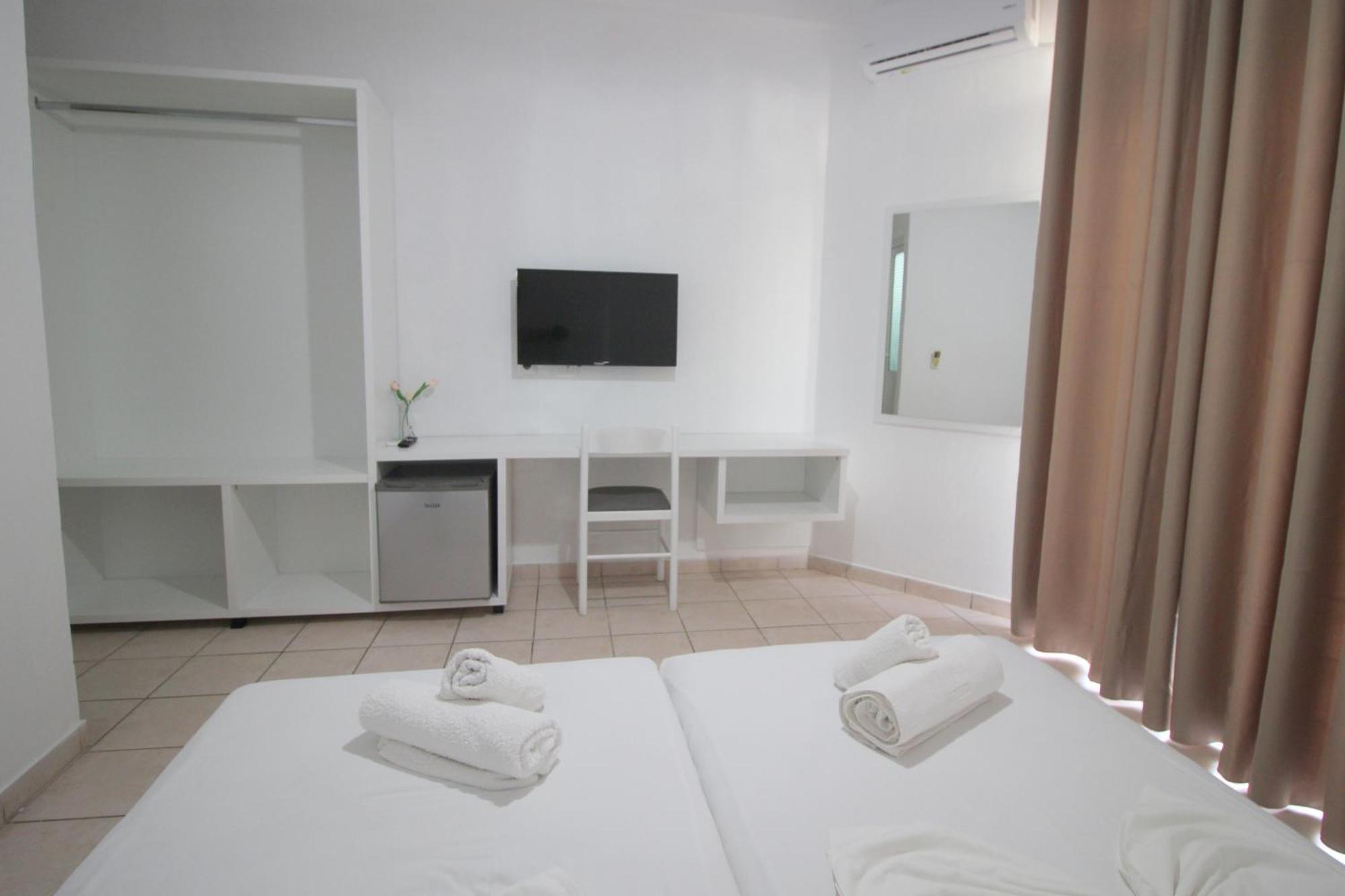 סרנדה Hotel Ceka מראה חיצוני תמונה