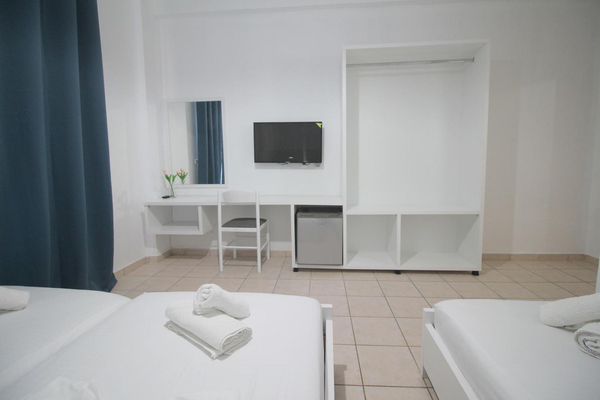 סרנדה Hotel Ceka מראה חיצוני תמונה