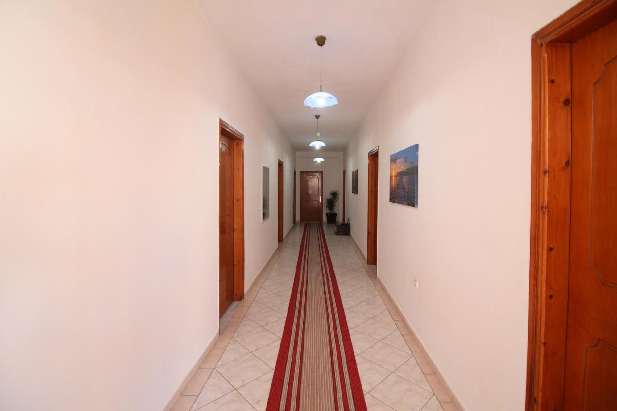 סרנדה Hotel Ceka מראה חיצוני תמונה