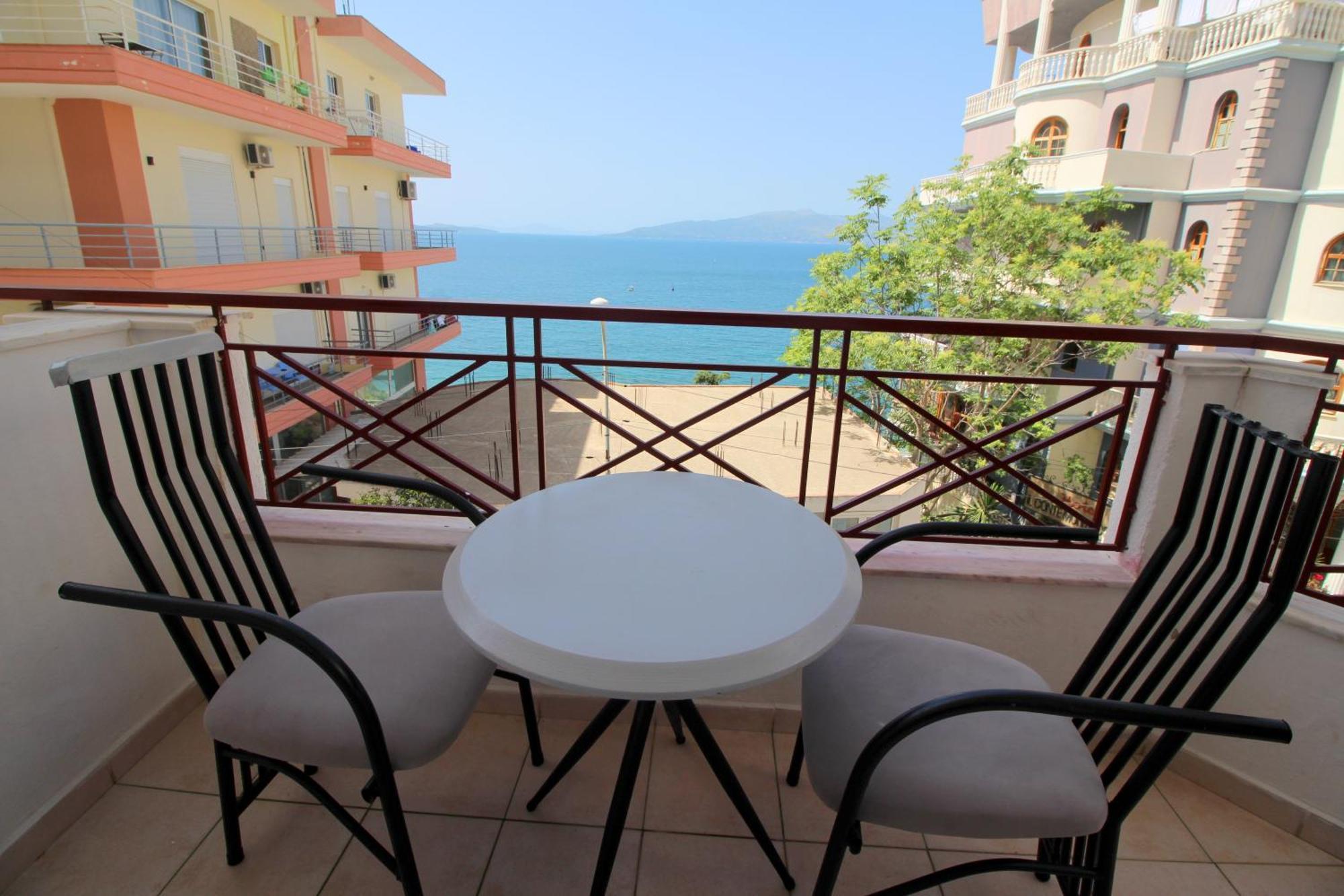 סרנדה Hotel Ceka מראה חיצוני תמונה