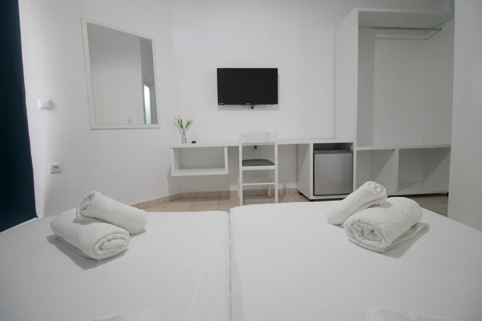 סרנדה Hotel Ceka מראה חיצוני תמונה