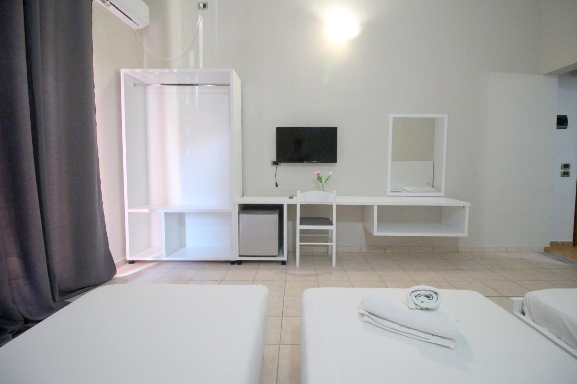 סרנדה Hotel Ceka מראה חיצוני תמונה