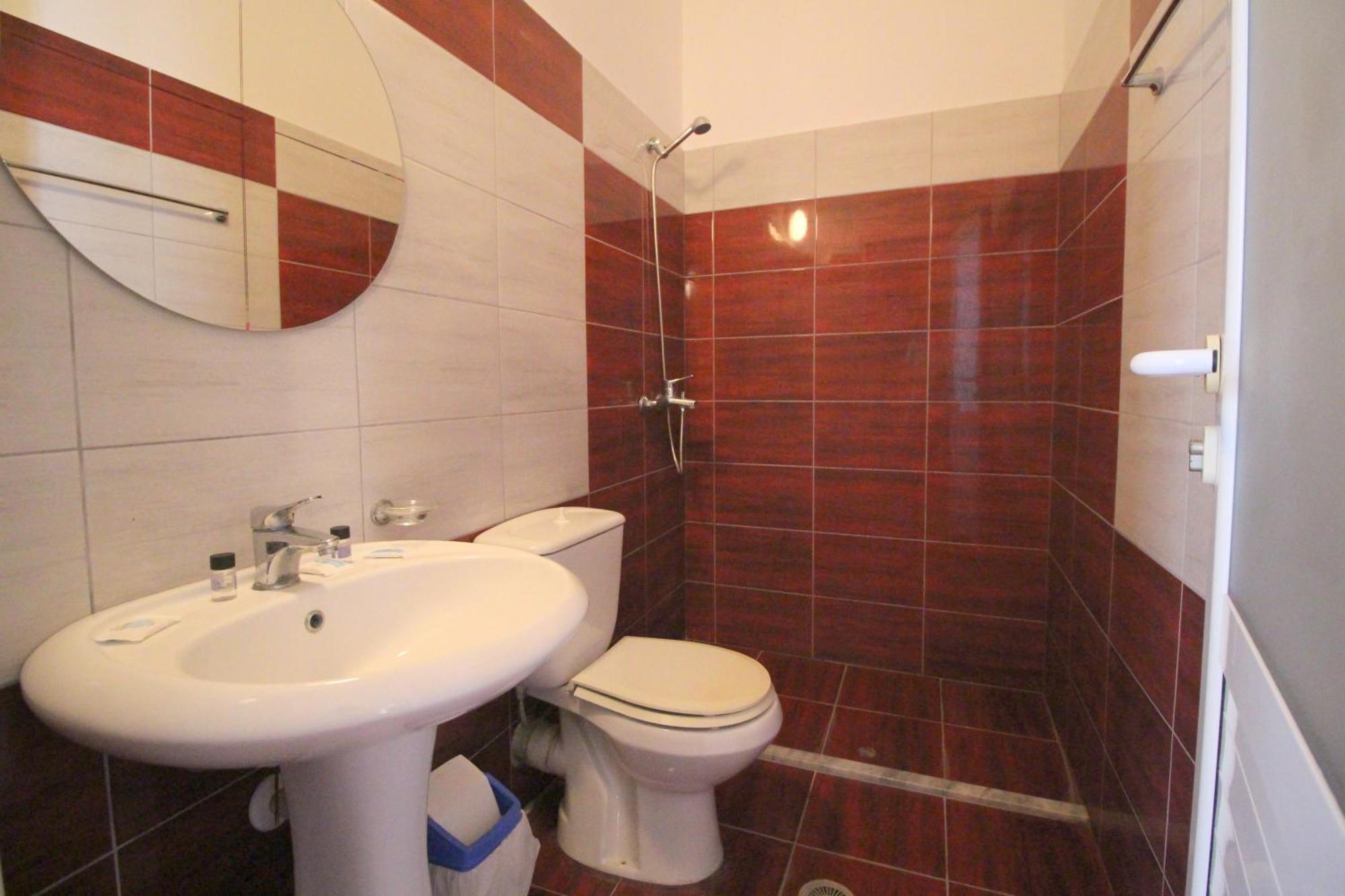 סרנדה Hotel Ceka מראה חיצוני תמונה