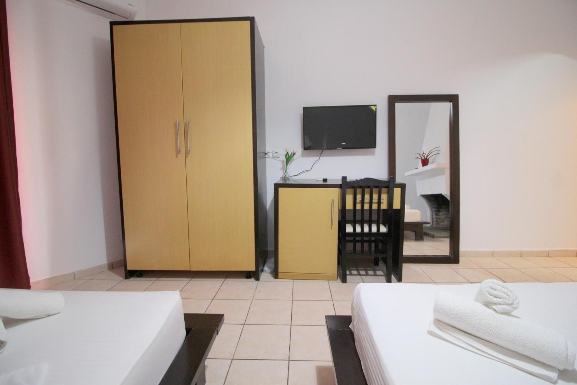 סרנדה Hotel Ceka מראה חיצוני תמונה