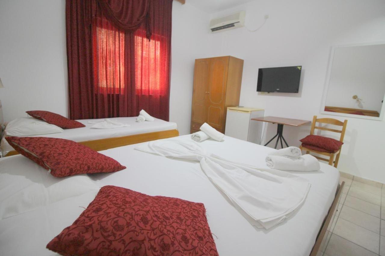 סרנדה Hotel Ceka מראה חיצוני תמונה