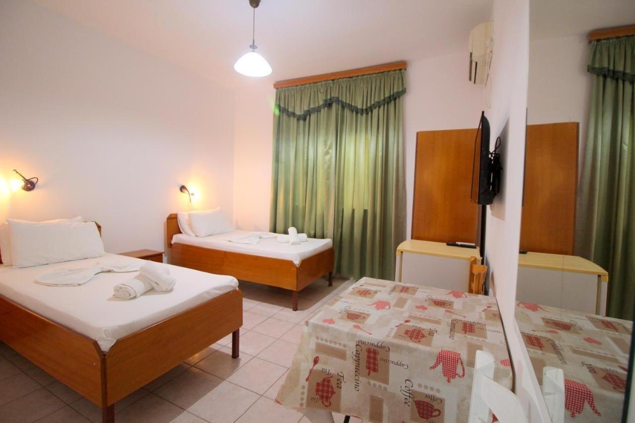 סרנדה Hotel Ceka מראה חיצוני תמונה