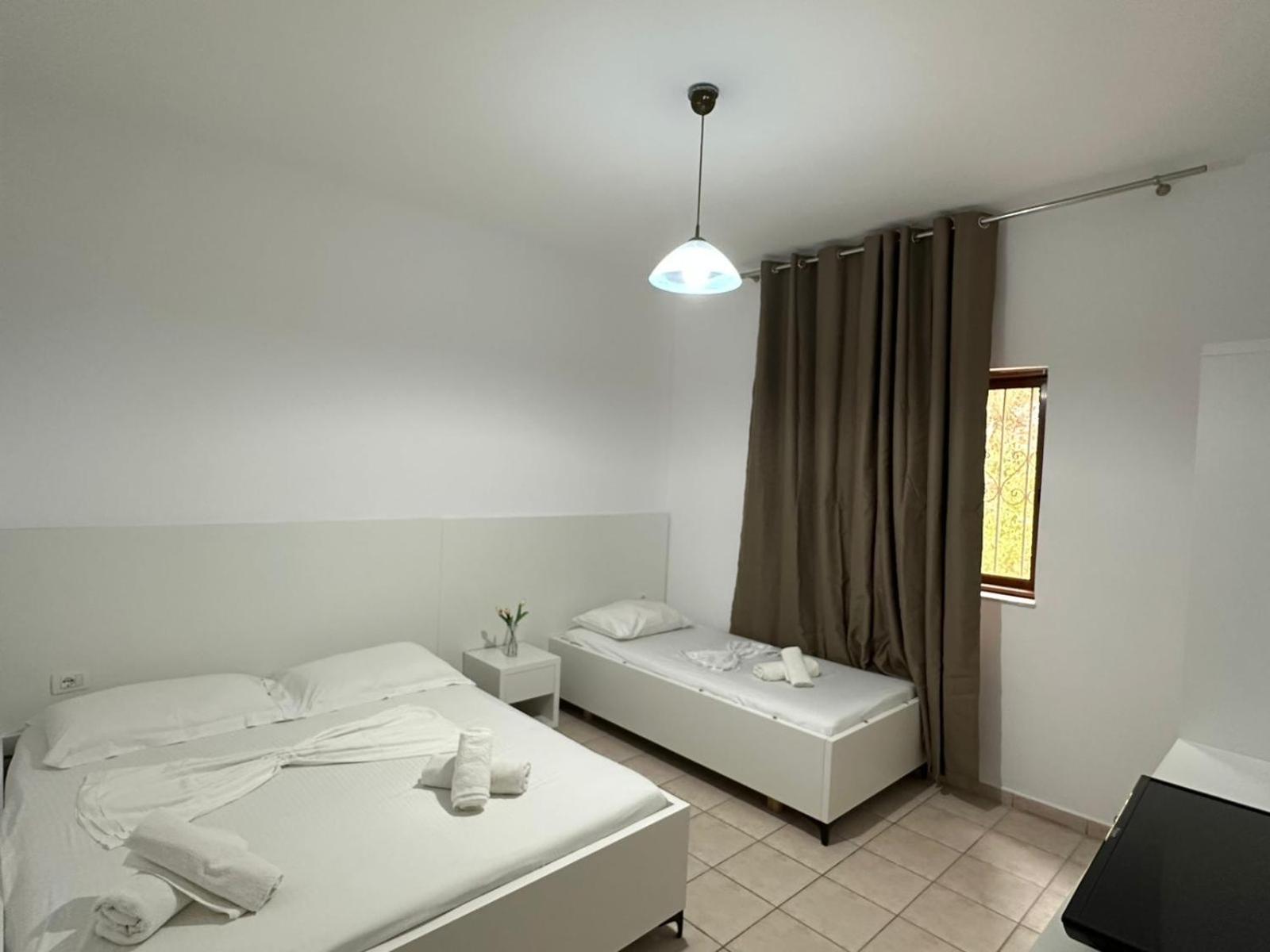 סרנדה Hotel Ceka מראה חיצוני תמונה