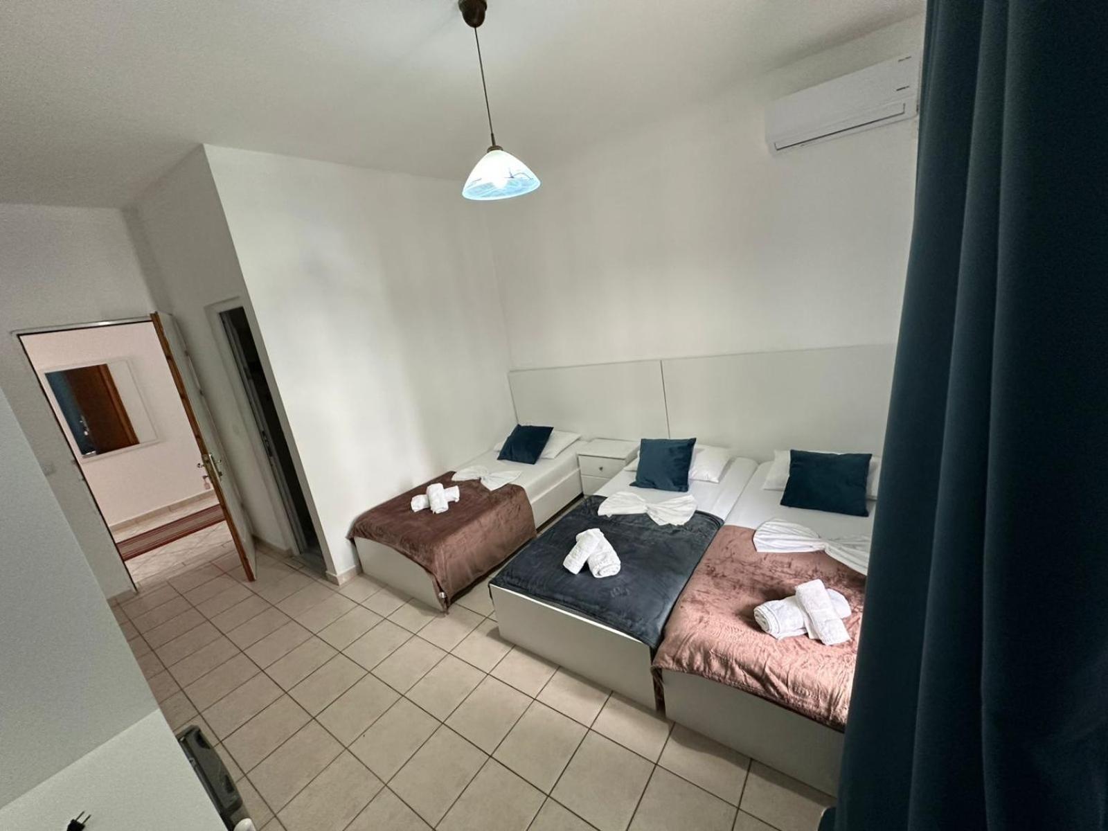 סרנדה Hotel Ceka מראה חיצוני תמונה