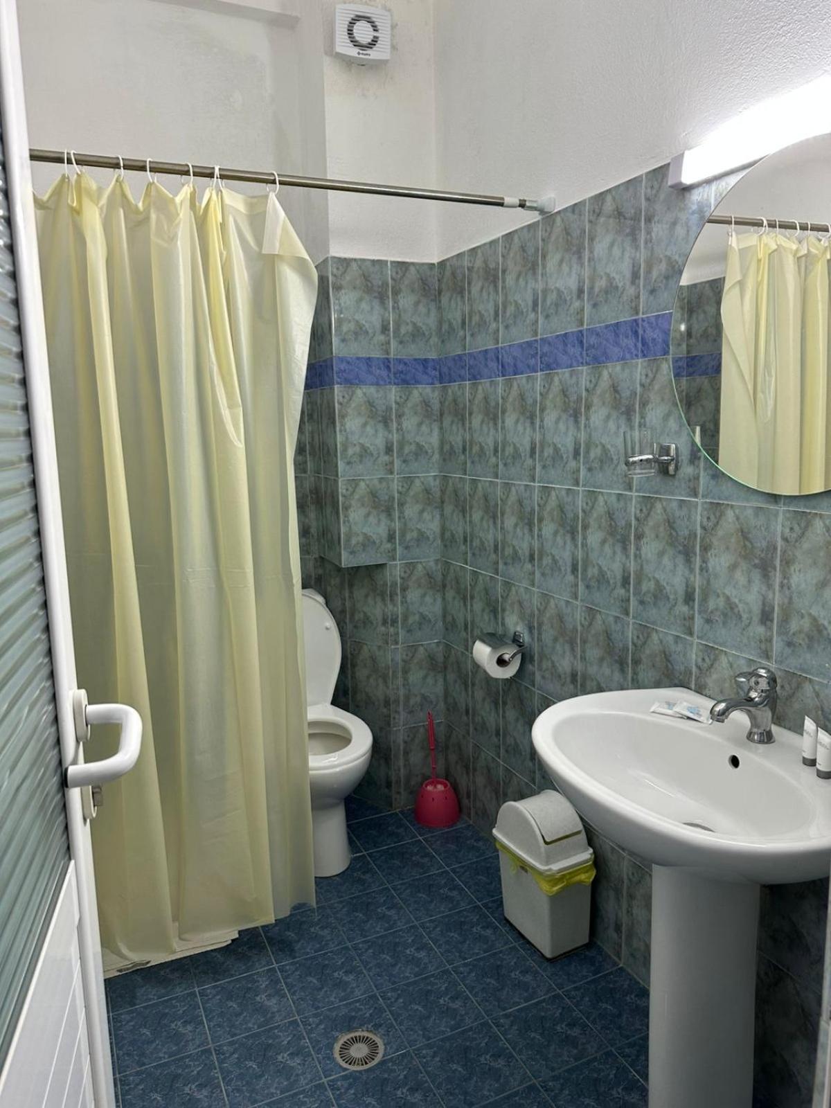 סרנדה Hotel Ceka מראה חיצוני תמונה